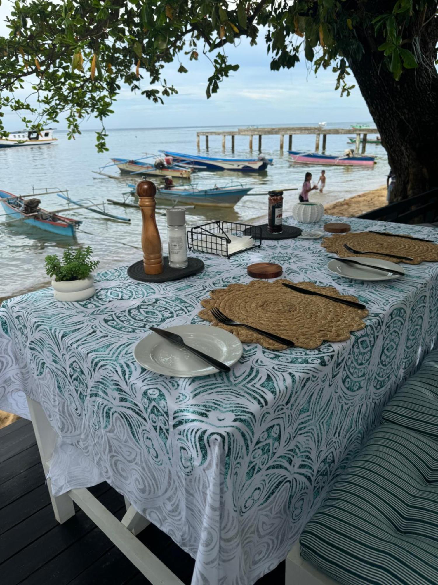The White House On Bunaken Island Luaran gambar
