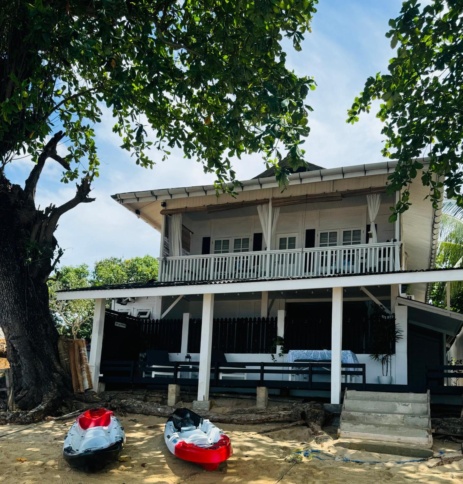 The White House On Bunaken Island Luaran gambar